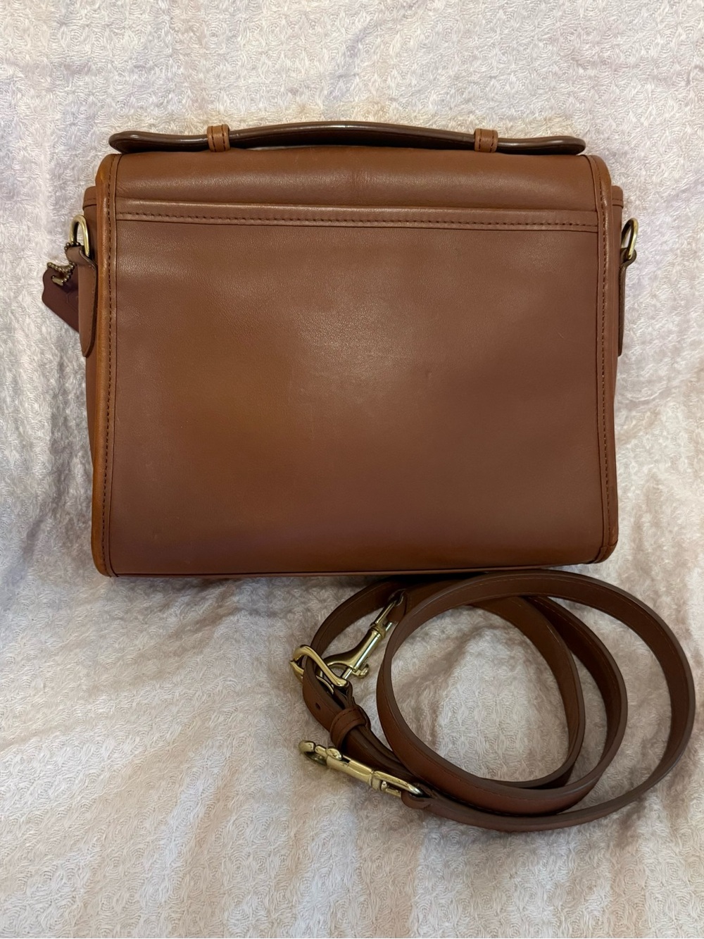 EUC Coach Court Bag Style #09870 Classic British Tan Leather Crossbody Bag - Picture 2 of 5